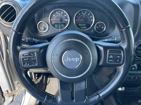 Used 2015 Jeep Wrangler Unlimited Sport w/ Connectivity Group image 16