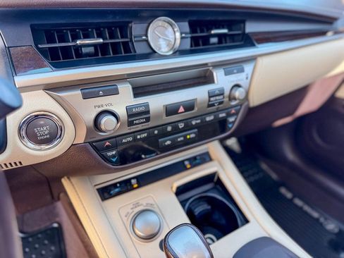 Used 2017 Lexus ES 350 w/ Premium Package image 31