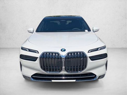 Used 2025 BMW i7 eDrive50 w/ Premium Package RWD image 3