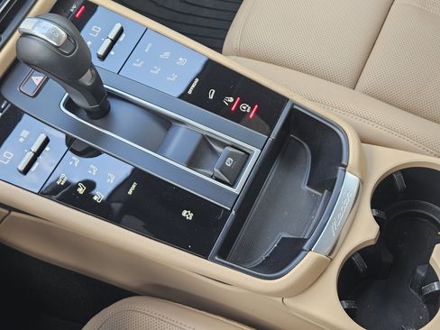 Certified 2025 Porsche Macan image 20