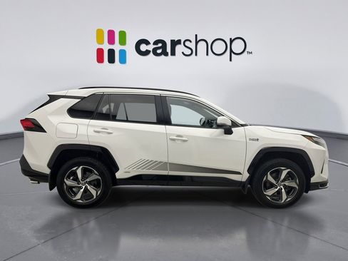 Used 2022 Toyota RAV4 SE w/ Weather & Moonroof Package AWD/4WD image 6