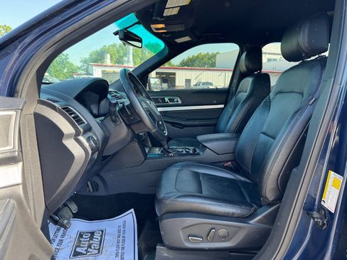 Used 2017 Ford Explorer XLT w/ Equipment Group 202A AWD/4WD image 15
