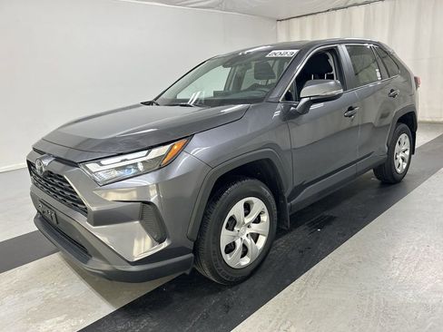 Used 2023 Toyota RAV4 LE AWD/4WD image 5