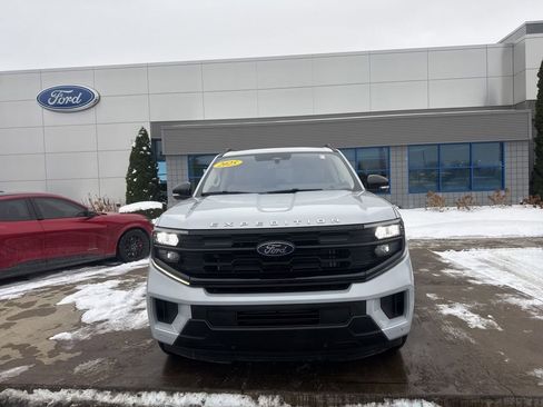 Used 2025 Ford Expedition Active image 2