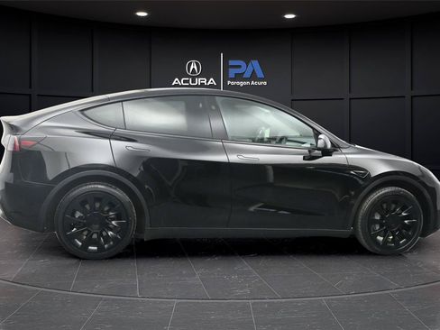 Used 2024 Tesla Model Y 2WD image 25