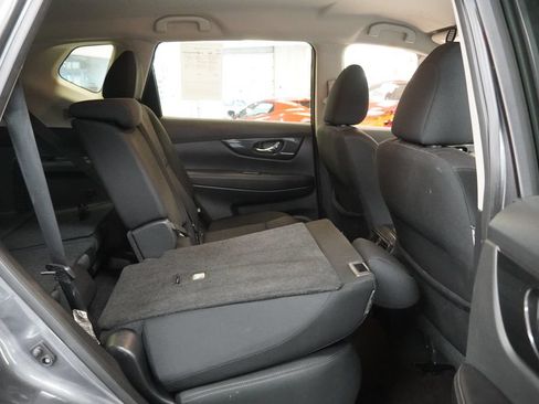 Used 2017 Nissan Rogue SV w/ SV Premium Package AWD/4WD image 31