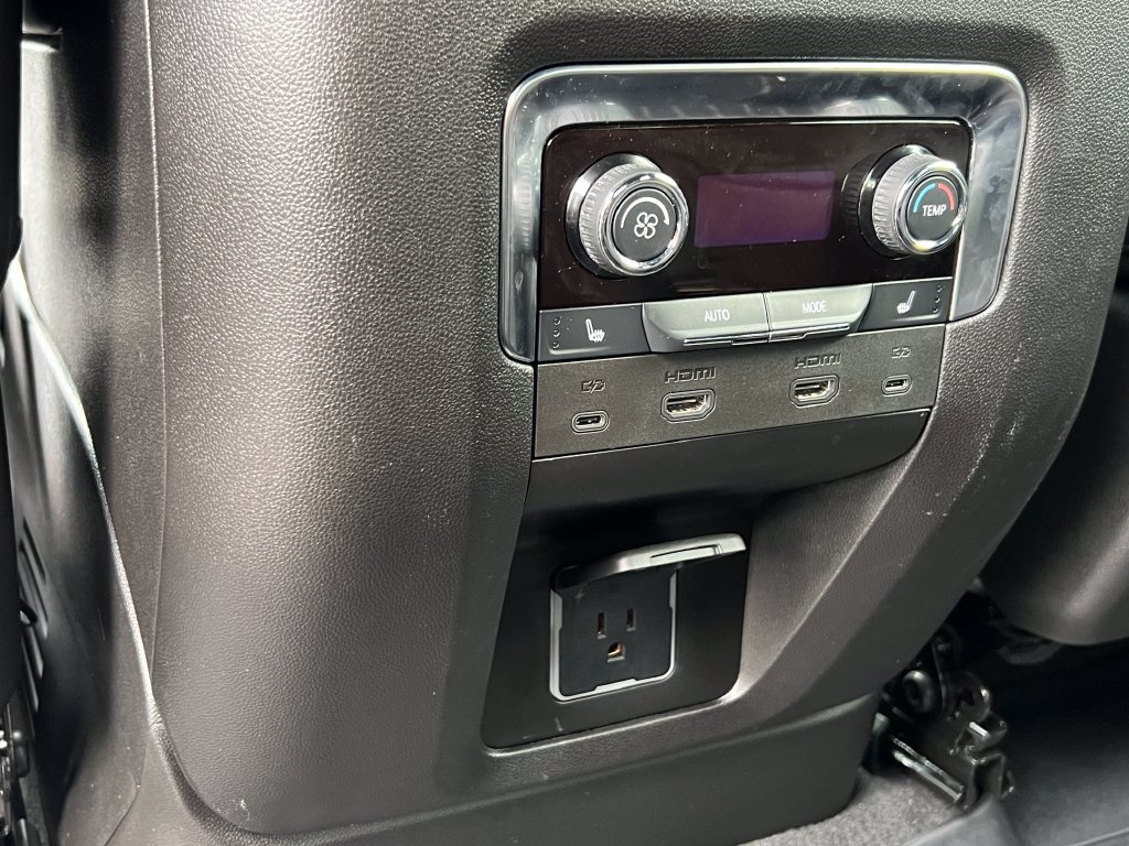 Used 2026 Chevrolet Tahoe Premier AWD/4WD image 17