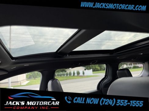 Used 2026 Chrysler Pacifica Limited FWD image 29