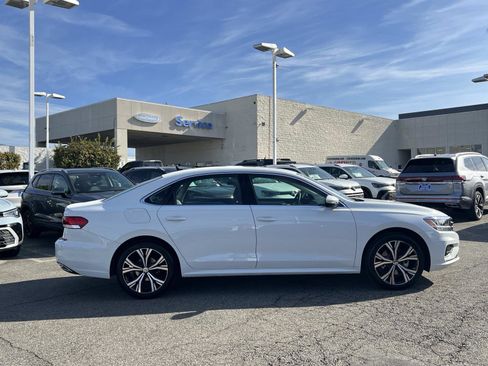 Certified 2022 Volkswagen Passat 2.0T SE image 26