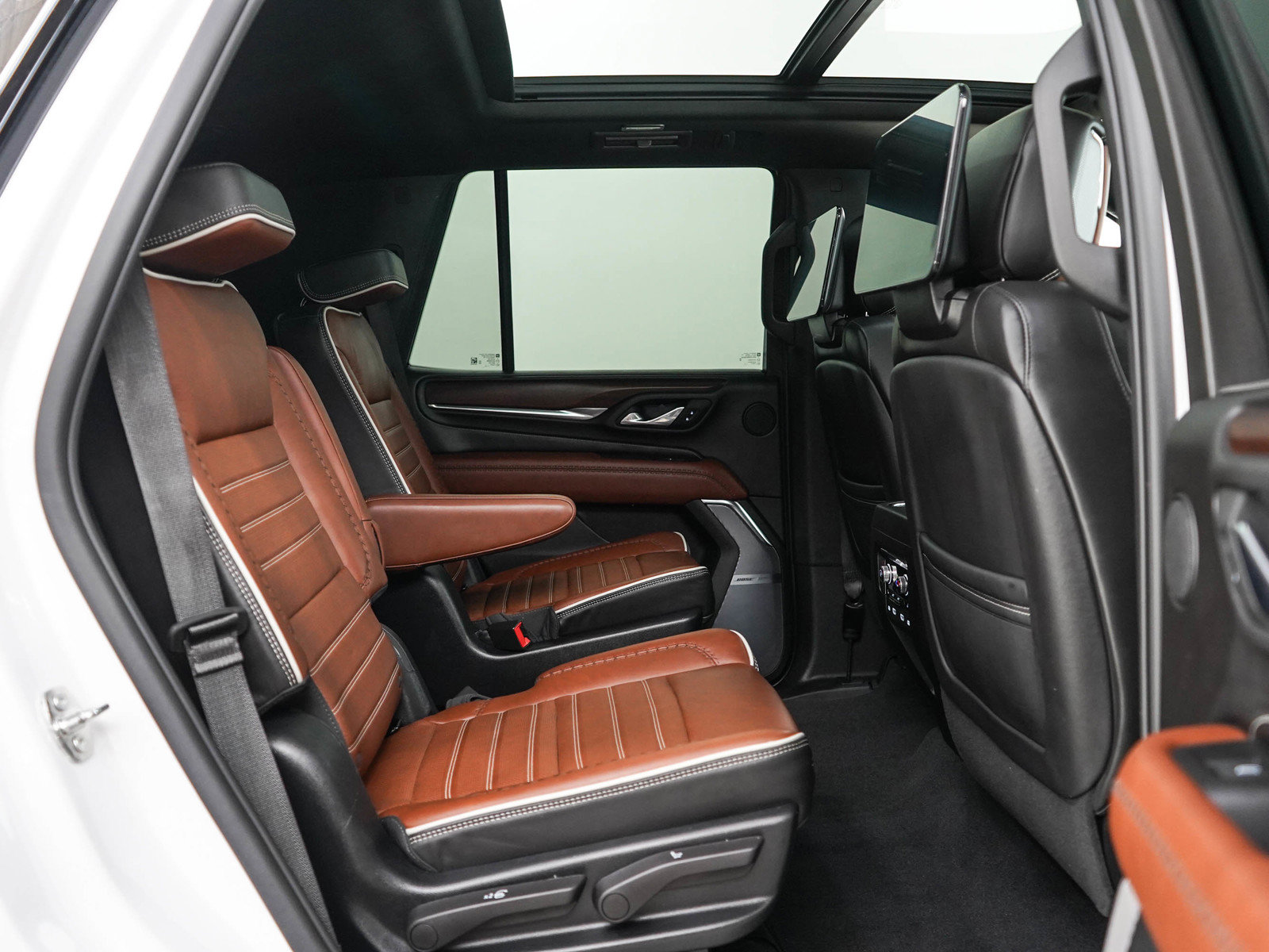 Used 2023 GMC Yukon Denali Ultimate w/ LPO, Floor Liner Package AWD/4WD image 12