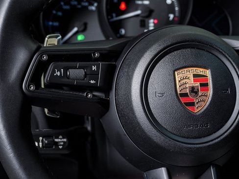 Certified 2025 Porsche Macan image 20