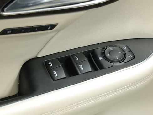 Used 2022 Buick Envision Avenir w/ Technology Package II image 33