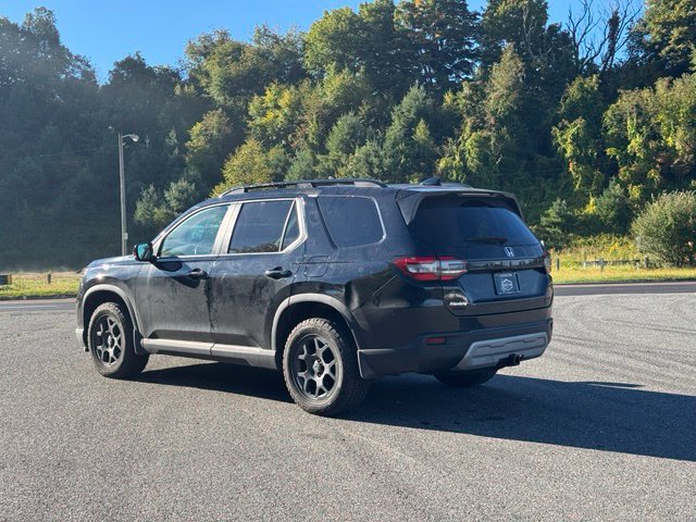 Used 2025 Honda Pilot TrailSport image 23