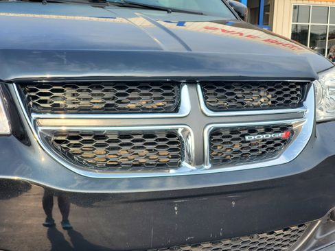 Used 2019 Dodge Grand Caravan SXT FWD image 6
