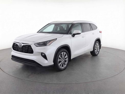 Used 2024 Toyota Highlander Limited image 1