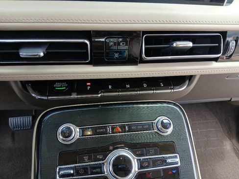 Used 2023 Lincoln Nautilus FWD w/ Premium Package image 15