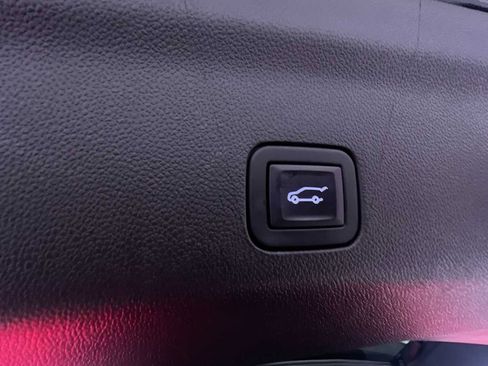 Used 2023 Cadillac Escalade Premium Luxury image 43