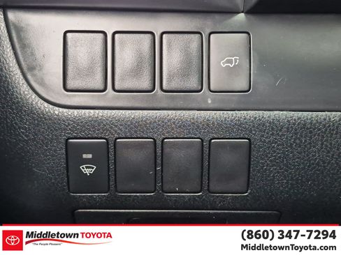 Used 2015 Toyota Highlander XLE AWD/4WD image 18