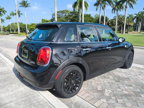 Used 2020 MINI Cooper 4-Door Hardtop w/ Signature Upholstery Package image 7