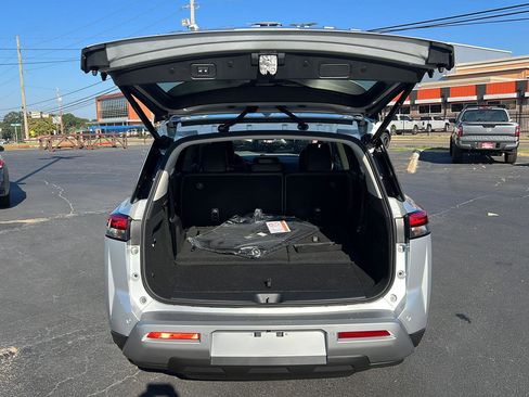 New 2025 Nissan Pathfinder SL image 11