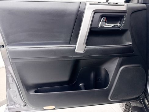 Used 2020 Toyota 4Runner SR5 AWD/4WD image 25
