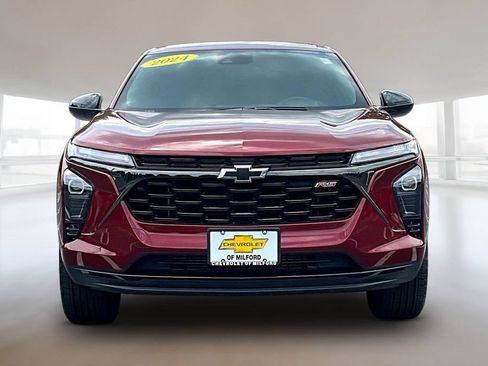 Used 2024 Chevrolet Trax RS FWD image 2