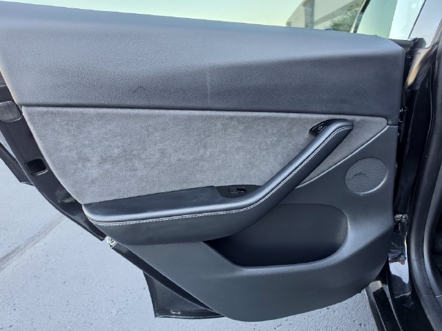 Used 2021 Tesla Model Y Long Range AWD/4WD image 25