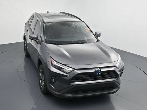 Used 2022 Toyota RAV4 XLE Premium AWD/4WD image 17