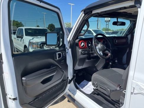 Used 2021 Jeep Gladiator Rubicon w/ LED Lighting Group AWD/4WD image 9