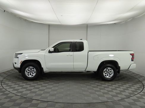 Used 2024 Nissan Frontier SV w/ Technology Package image 8