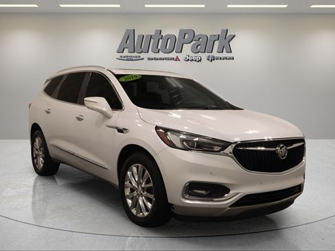 Used 2019 Buick Enclave Premium w/ Experience Buick Package FWD image 2
