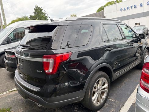 Used 2018 Ford Explorer XLT w/ Equipment Group 202A AWD/4WD image 5