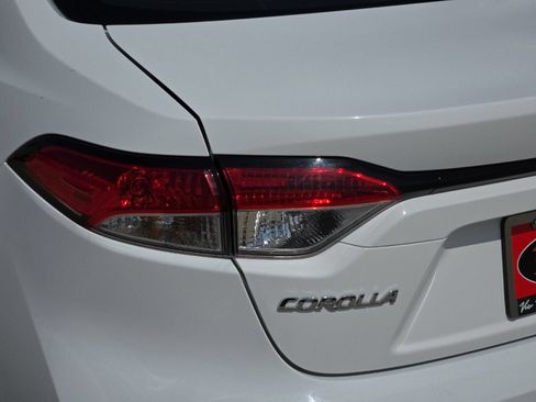 Used 2025 Toyota Corolla LE FWD image 23