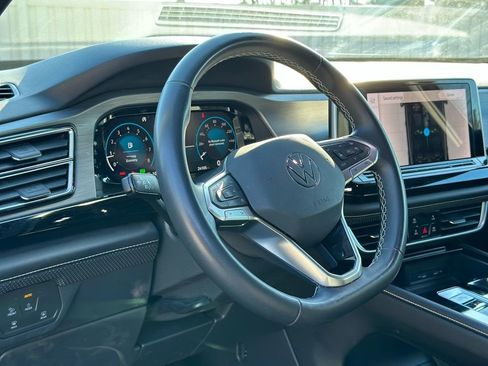 Used 2024 Volkswagen Atlas Cross Sport SE w/ Panoramic Sunroof Package image 15