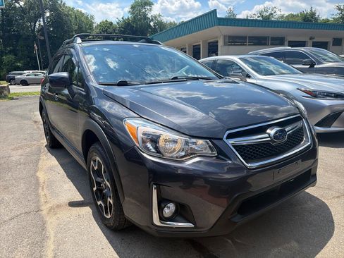 Used 2017 Subaru Crosstrek 2.0i Premium AWD/4WD image 3