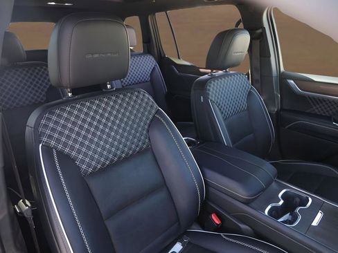 Used 2024 GMC Acadia Denali w/ Super Cruise Package image 30