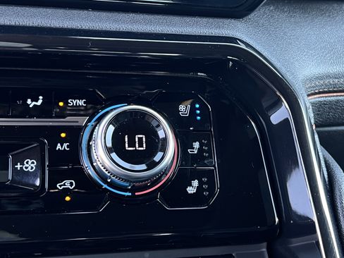 Used 2024 GMC Sierra 2500 AT4 w/ AT4 Premium Plus Package image 27