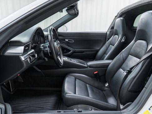 Certified 2019 Porsche 911 Targa 4S image 16