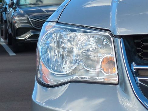 Used 2019 Dodge Grand Caravan SXT image 9