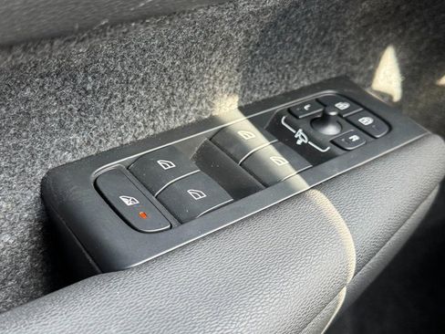 Certified 2025 Volvo XC40 B5 Plus image 24