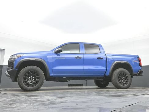 Used 2025 Chevrolet Colorado Trail Boss AWD/4WD image 40