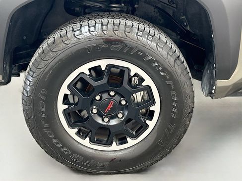 Used 2025 Toyota Tacoma TRD Off-Road AWD/4WD image 26
