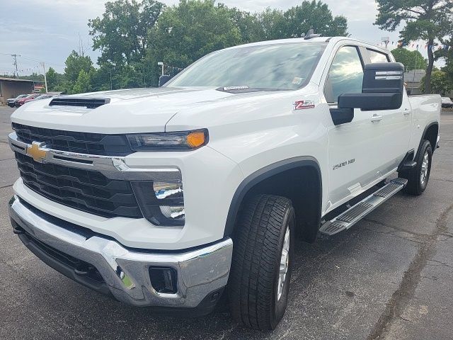 Used 2025 Chevrolet Silverado 2500 LT AWD/4WD image 11
