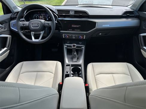 New 2025 Audi Q3 2.0T Premium image 11