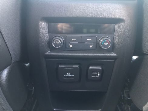 Used 2023 Chevrolet Traverse High Country AWD/4WD image 28