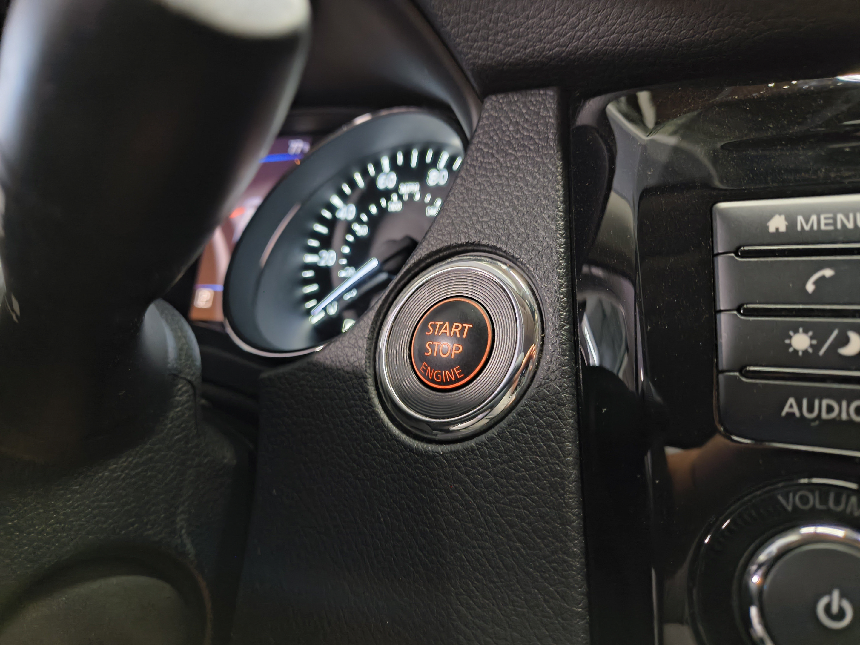 Certified 2020 Nissan Rogue SV FWD image 28
