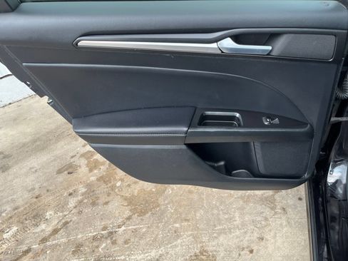 Used 2019 Ford Fusion Titanium FWD image 12