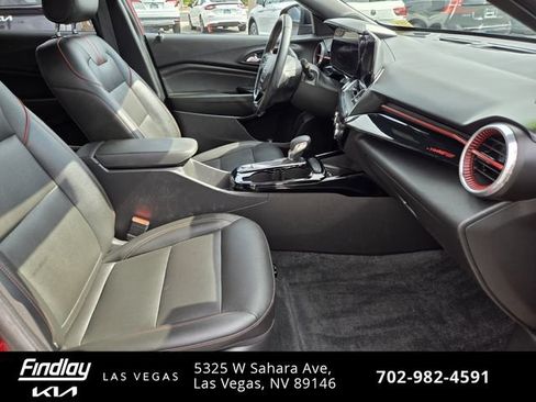 Used 2025 Chevrolet Trax RS w/ Sunroof Package FWD image 20