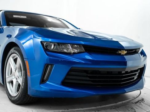 Used 2017 Chevrolet Camaro LT RWD image 13