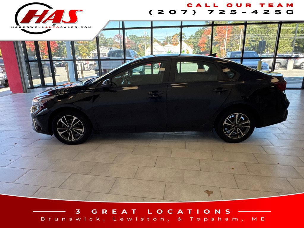 Used 2024 Kia Forte LXS FWD image 2